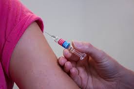 seringue pour les vaccins du voyage