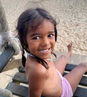 une sri lankaise souriante