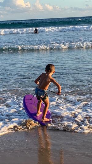 Leon surf à Sri Lanka