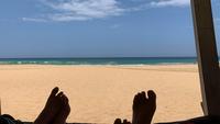 les pieds dans le sable au Sri Lanka