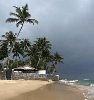 orage sur la plage de Deewella