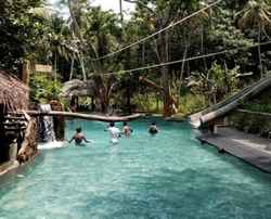 dans une piscine sri lankaise