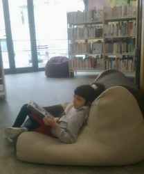 Jade dans la bibliotheque